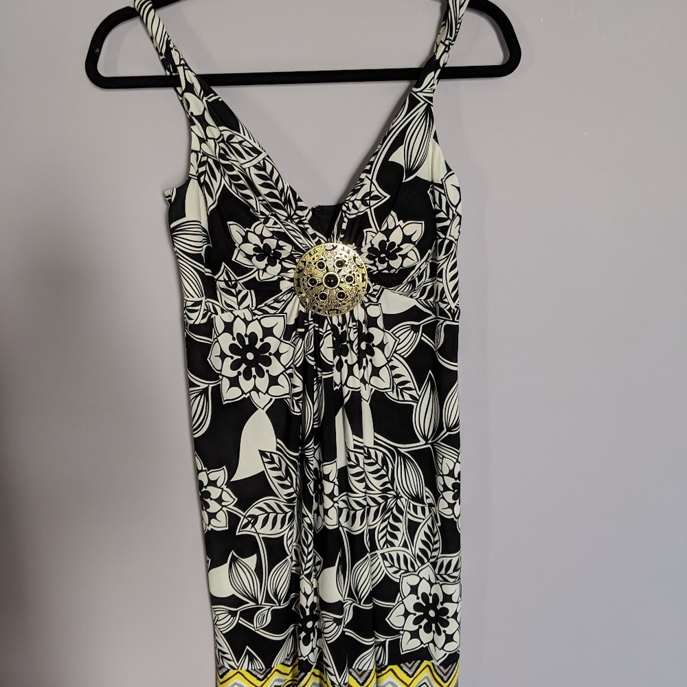 Muse Black and White Dress with embellishment sz 6